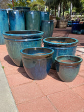 Load image into Gallery viewer, Mendocino Batten Round Planter Pot