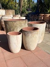 Load image into Gallery viewer, Catania Jeremie Round Planter