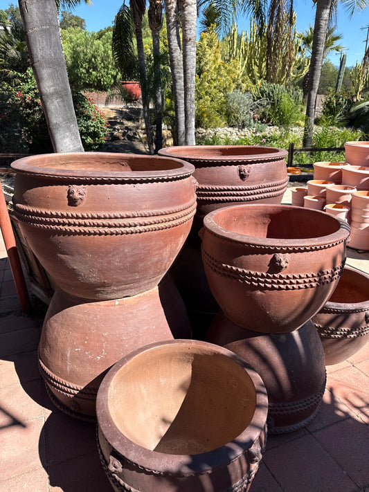 Monarch Blackclay Lion Pot