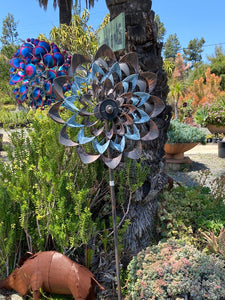 Floral Solar Spinner