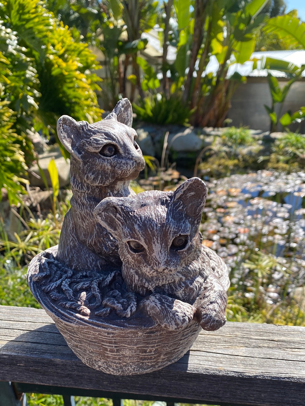 Basket Kittens Statue