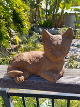 Load image into Gallery viewer, Kitten Statue