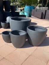 Load image into Gallery viewer, Andorra Coyotero Round Planter