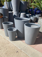 Load image into Gallery viewer, Andorra Oxton Round Planter