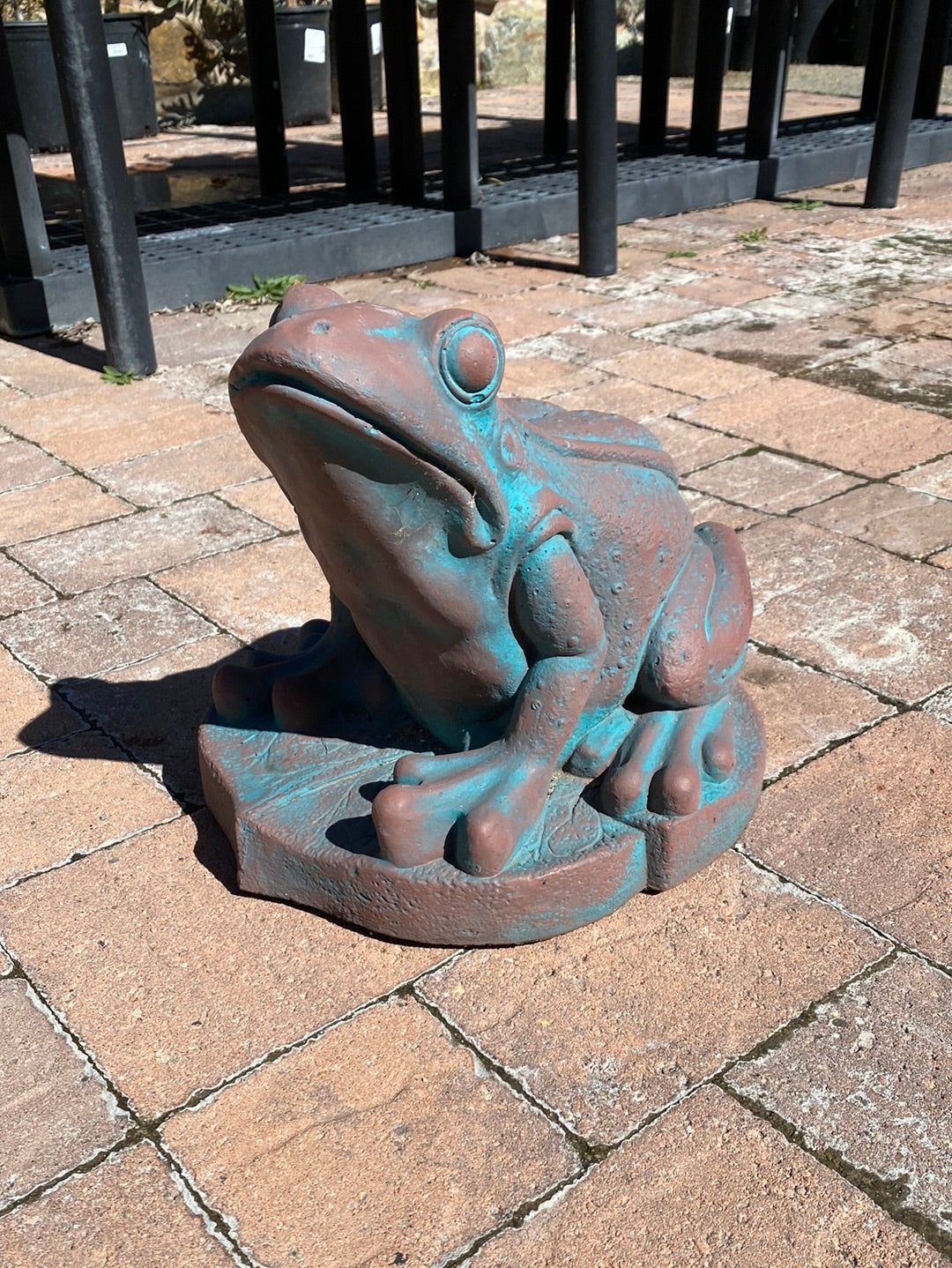Chilling Frog Statue – The Madd Potter