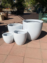 Load image into Gallery viewer, Andorra Coyotero Round Planter