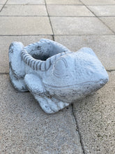 Load image into Gallery viewer, Little Frog Planter Statue