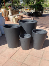 Load image into Gallery viewer, Andorra Oxton Round Planter