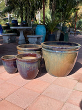 Load image into Gallery viewer, Mendocino Batten Round Planter Pot